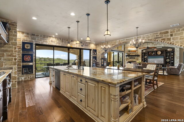 Listing photo id 14 for 1039 Bluewater Place