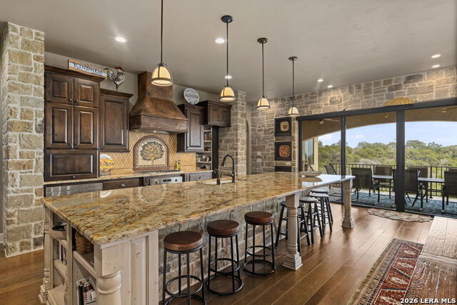 Listing photo id 15 for 1039 Bluewater Place