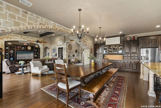 Listing photo id 16 for 1039 Bluewater Place