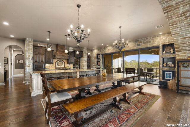Listing photo id 18 for 1039 Bluewater Place