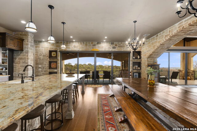 Listing photo id 19 for 1039 Bluewater Place