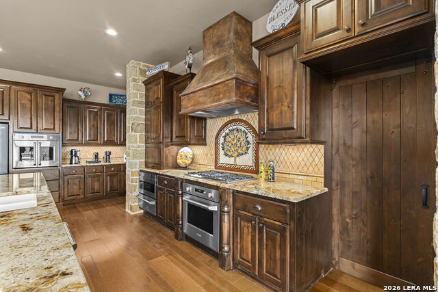 Listing photo id 23 for 1039 Bluewater Place
