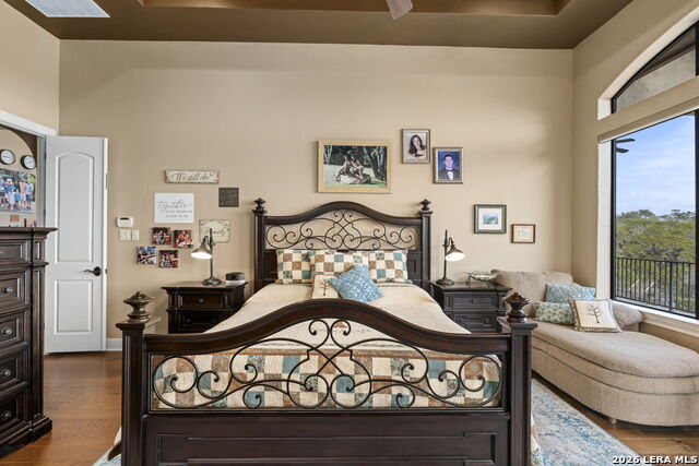 Listing photo id 34 for 1039 Bluewater Place