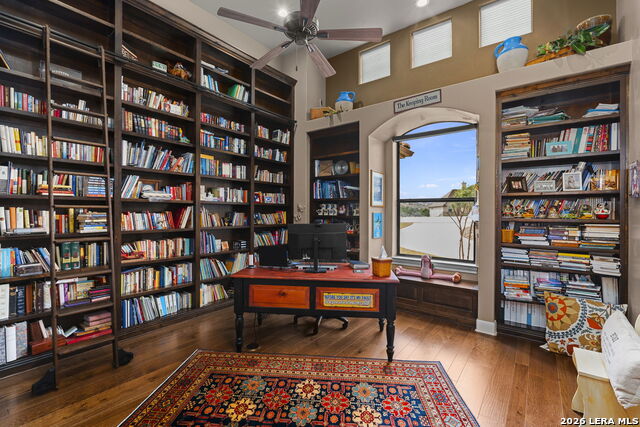 Listing photo id 38 for 1039 Bluewater Place
