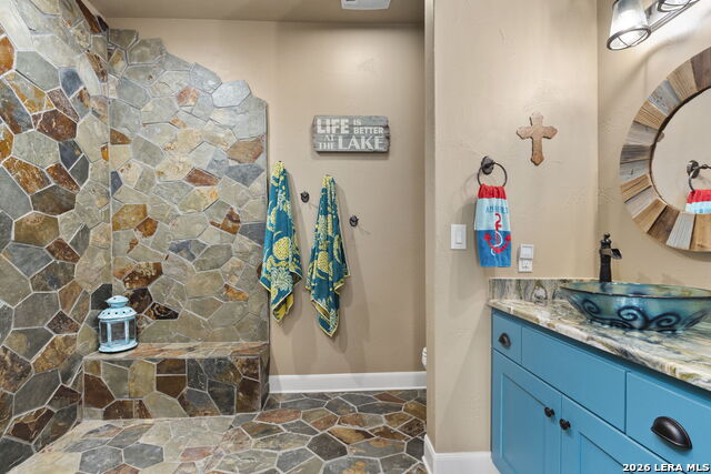 Listing photo id 53 for 1039 Bluewater Place