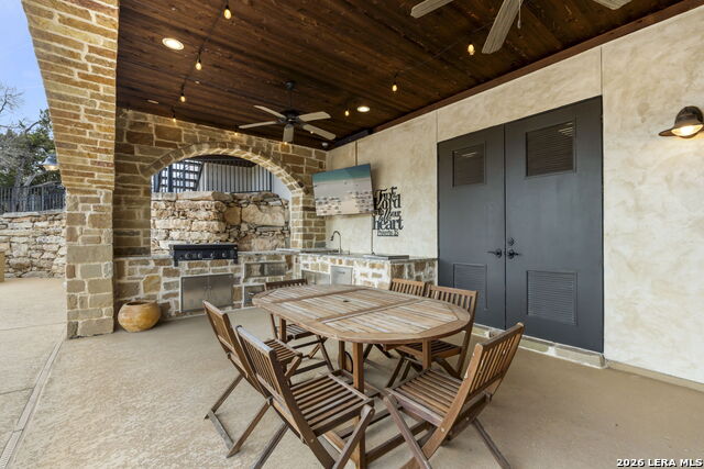 Listing photo id 70 for 1039 Bluewater Place