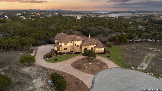 Listing photo id 76 for 1039 Bluewater Place