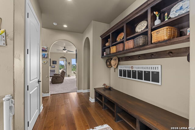 Listing photo id 6 for 1039 Bluewater Place