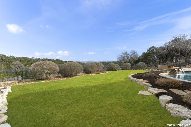 Listing photo id 83 for 1039 Bluewater Place