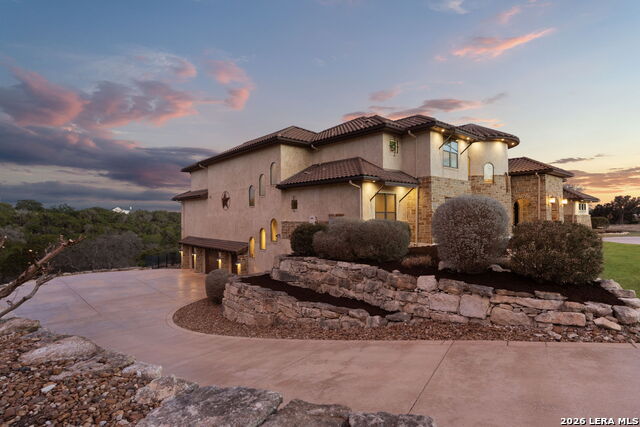Listing photo id 86 for 1039 Bluewater Place