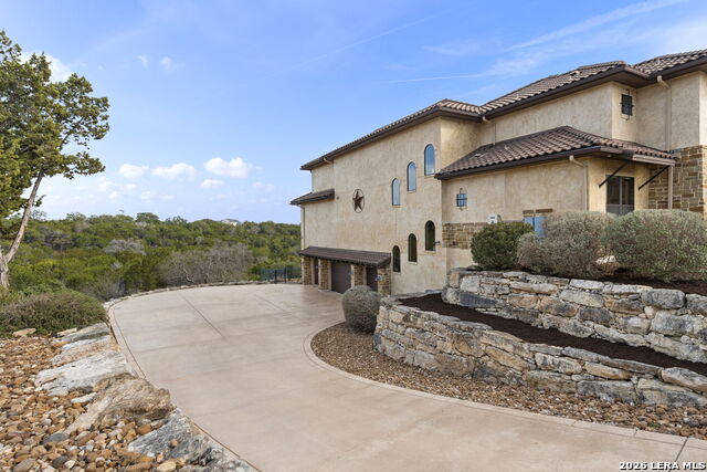 Listing photo id 94 for 1039 Bluewater Place