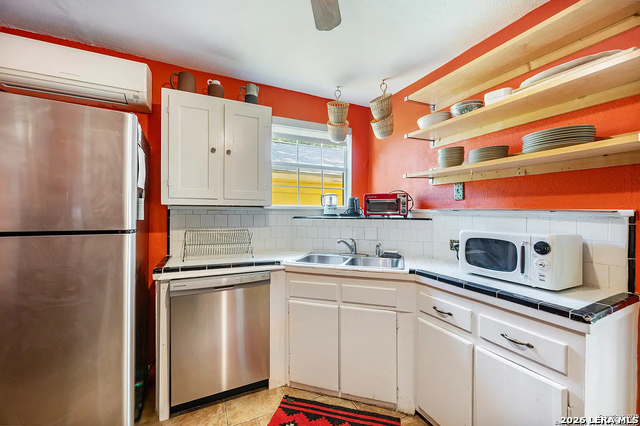 Image 10 of 18 For 513 Rosewood Ave W