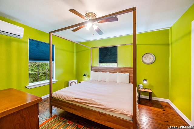 Image 15 of 18 For 513 Rosewood Ave W