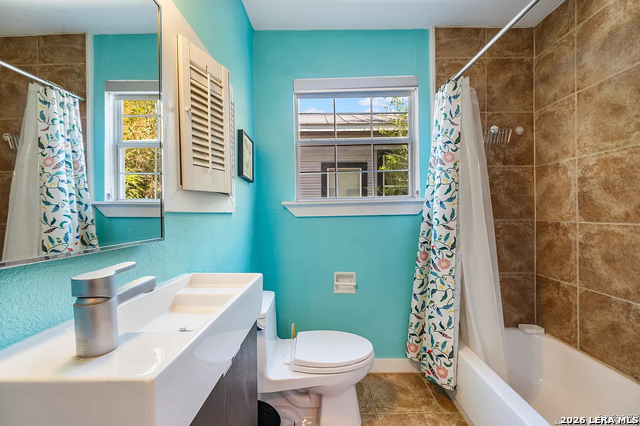 Image 16 of 18 For 513 Rosewood Ave W