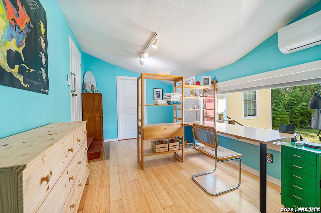 Image 3 of 18 For 513 Rosewood Ave W