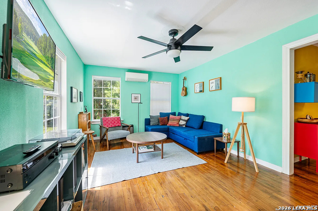 Image 4 of 18 For 513 Rosewood Ave W