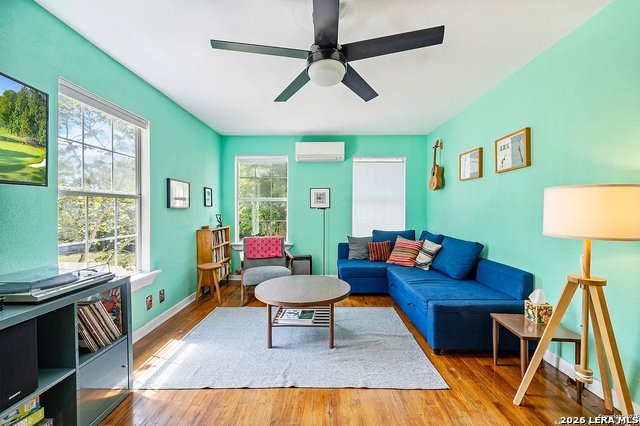 Image 5 of 18 For 513 Rosewood Ave W