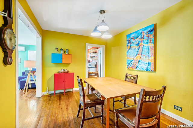 Image 7 of 18 For 513 Rosewood Ave W