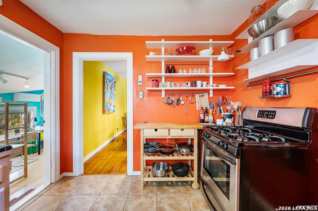 Image 9 of 18 For 513 Rosewood Ave W