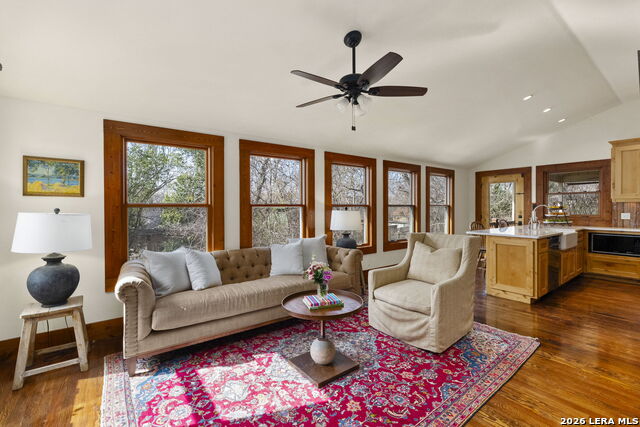 Image 15 of 47 For 107 High Street