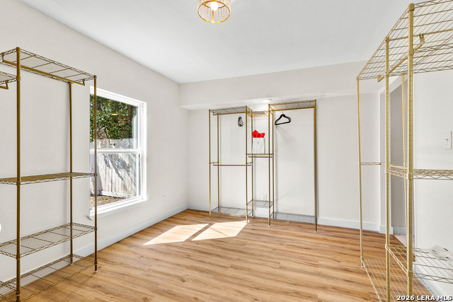 Image 19 of 33 For 534 Brightwood Pl