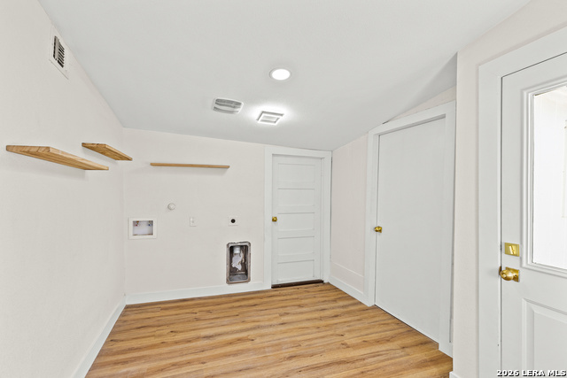 Image 21 of 33 For 534 Brightwood Pl