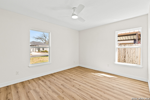 Image 22 of 33 For 534 Brightwood Pl