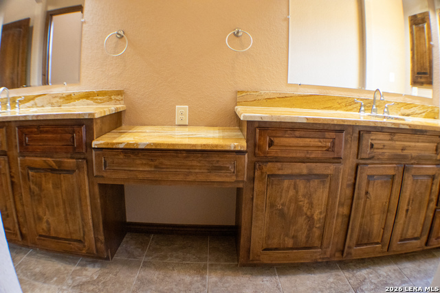 Image 19 of 53 For 201 Abrego Lake