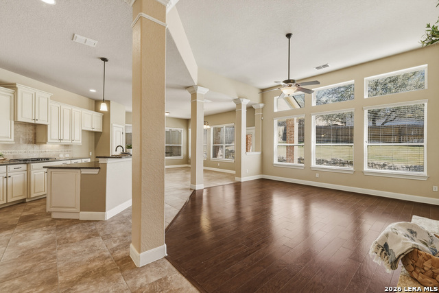 Image 12 of 52 For 1002 Gazania Hill