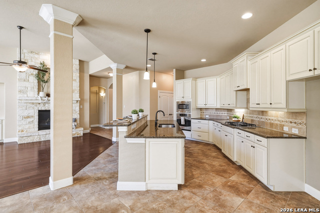 Image 19 of 52 For 1002 Gazania Hill