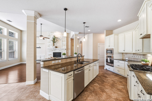 Image 20 of 52 For 1002 Gazania Hill