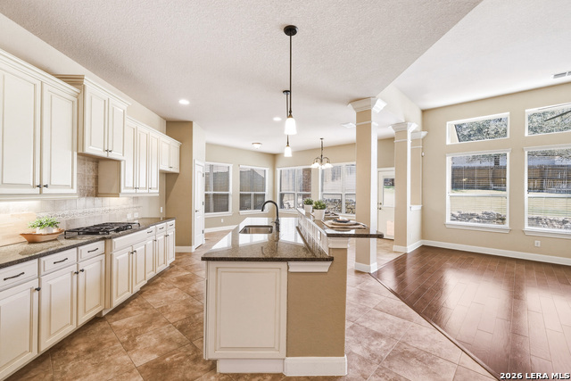 Image 21 of 52 For 1002 Gazania Hill