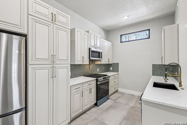 Image 13 of 29 For 826 Dawson  