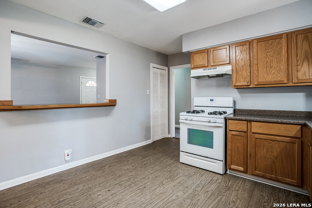 Image 9 of 25 For 102 Krameria Dr.