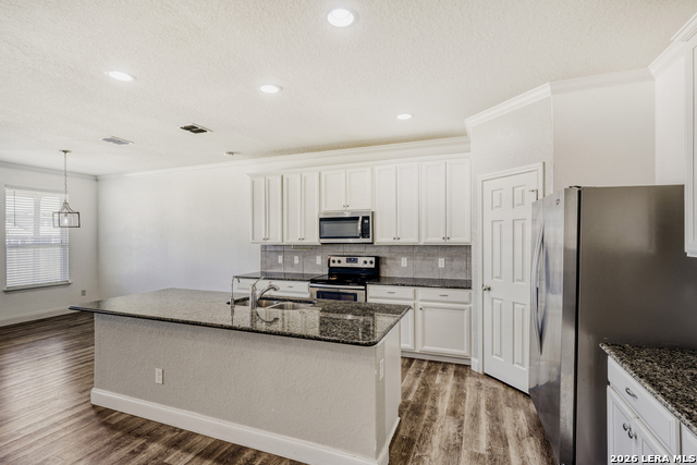 Listing photo id 5 for 7231 Capricorn Way