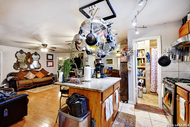 Image 11 of 22 For 2740 Churchill