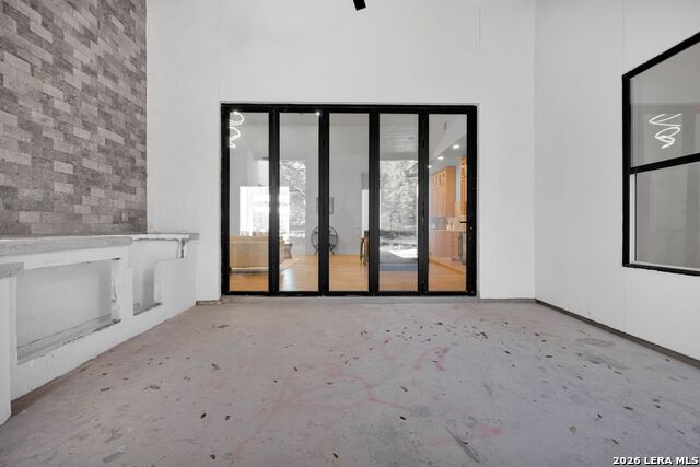 Image 22 of 52 For 109 Upper River Place