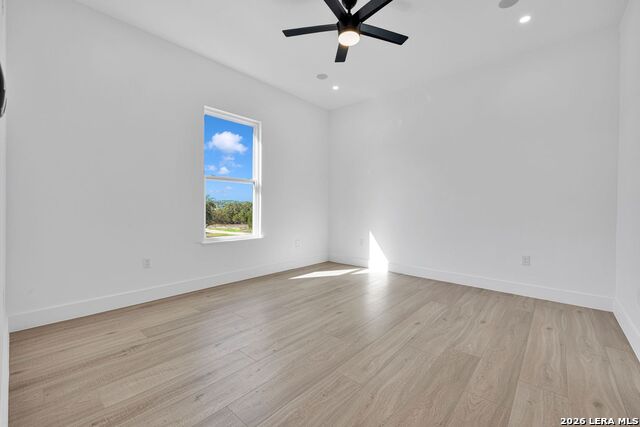 Image 33 of 52 For 109 Upper River Place