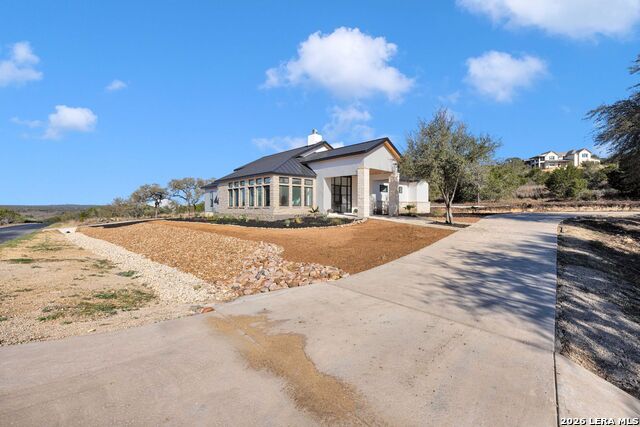 Image 4 of 52 For 109 Upper River Place