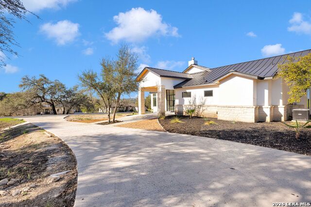 Image 5 of 52 For 109 Upper River Place