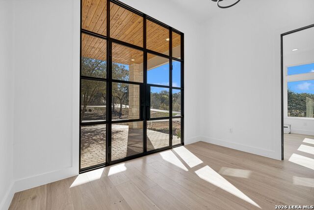 Image 7 of 52 For 109 Upper River Place