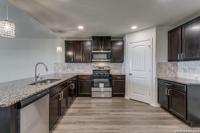 Listing photo id 4 for 2915 Sunset Bend