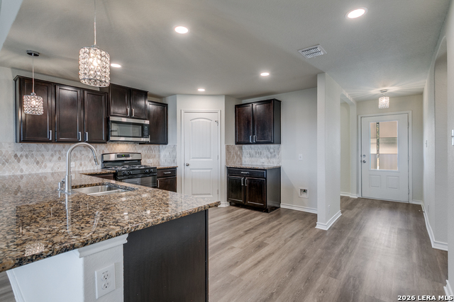 Listing photo id 5 for 2915 Sunset Bend