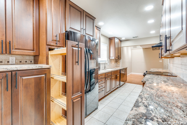 Image 13 of 25 For 201 Craig W Apt N