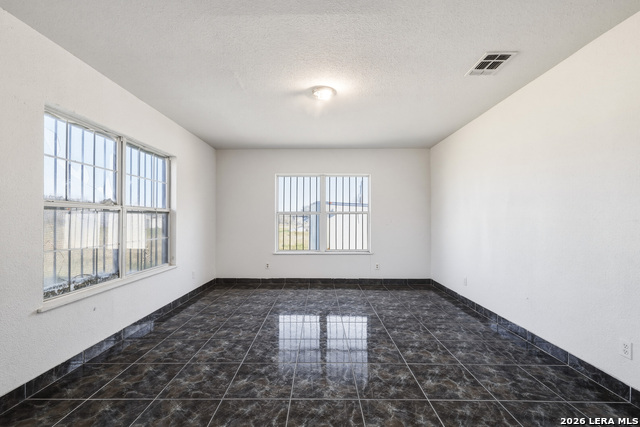 Image 11 of 50 For 17896 Pleasanton Rd