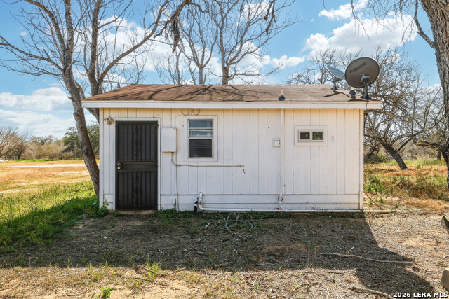 Image 36 of 50 For 17896 Pleasanton Rd