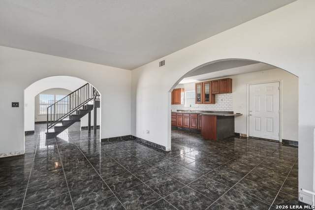 Image 5 of 50 For 17896 Pleasanton Rd