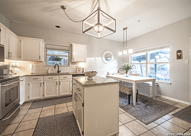 Image 11 of 27 For 2366 Windmill Way