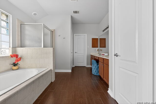 Image 22 of 50 For 26002 Meadowlark Bay