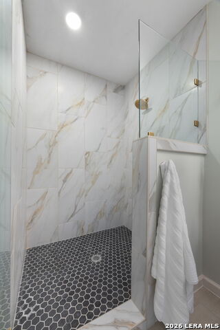 Image 20 of 25 For 414 Devonshire